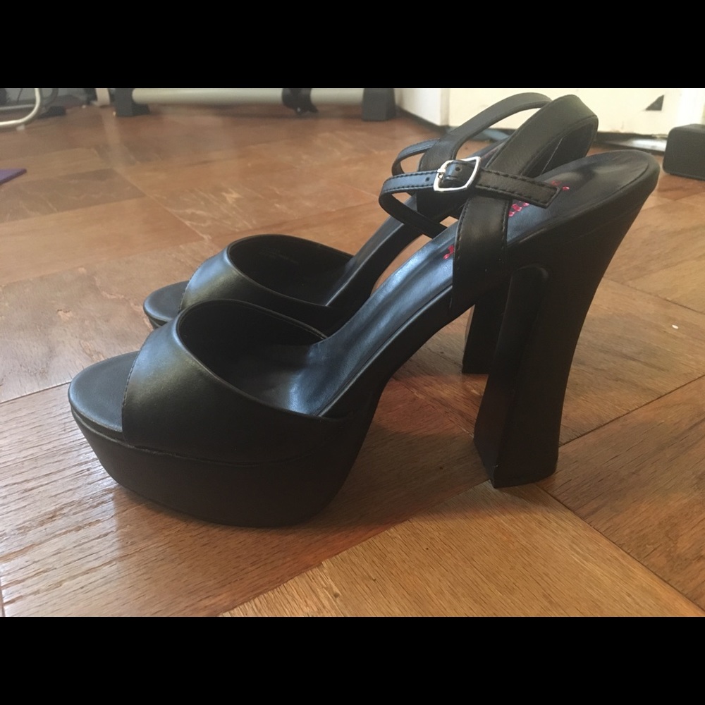 Demonia platform heels